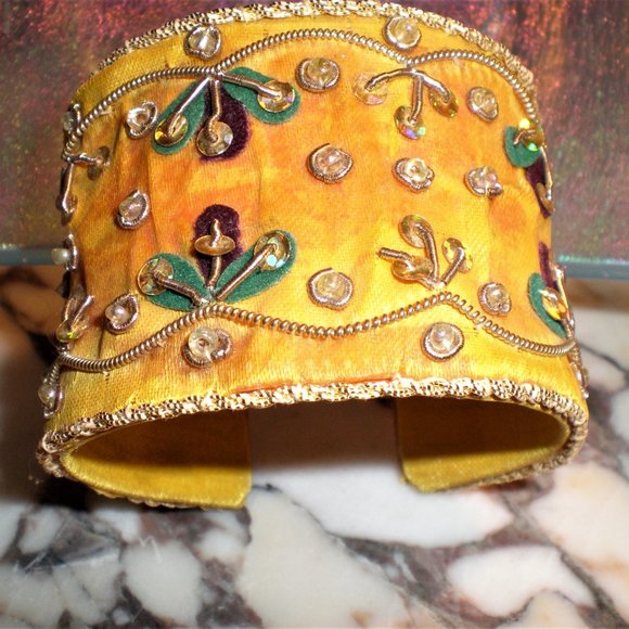 Vtg Silk Sequined Cuff Bracelet One Size Fits All - Picture 1 of 3